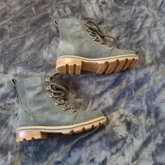 Sorel woman's Lennox suede gray  waterproof lace up boots,size 8.5