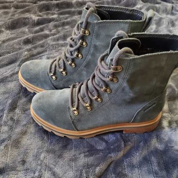 Sorel woman's Lennox suede gray  waterproof lace up boots,size 8.5