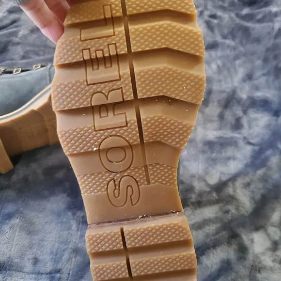 Sorel woman's Lennox suede gray  waterproof lace up boots,size 8.5