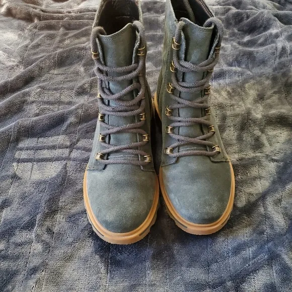 Sorel woman's Lennox suede gray  waterproof lace up boots,size 8.5