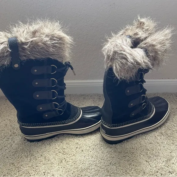 Sorel women black leather/suede/and rubber snow boots, size 11