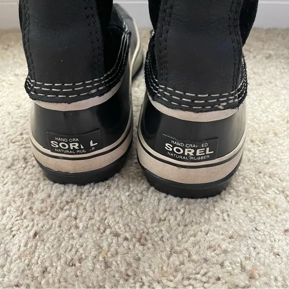 Sorel women black leather/suede/and rubber snow boots, size 11