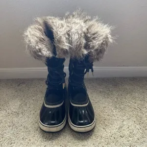 Sorel women black leather/suede/and rubber snow boots, size 11