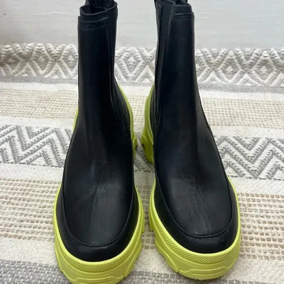 Sorel Women's Chelsea Brex Boots Size 5 Black Platform Waterproof Slip-On