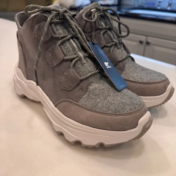 SOREL Women's Gray Kinetic Breakthru Caribou Sneaker Boot Size US 10  EU 41 NEW