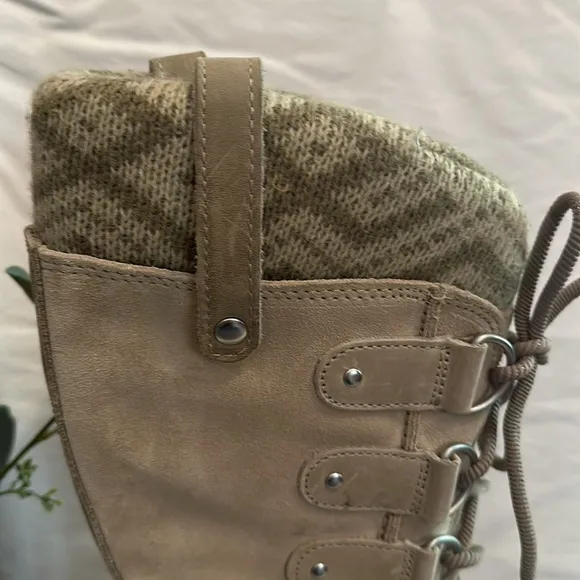 Sorel | women’s | Joan of Arctic | knit | lace up | suede waterproof | 8 | boots