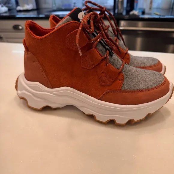 SOREL Women's Rust/gray Kinetic Breakthru Caribou Sneaker Boot Sz US 8 EU 39 NEW