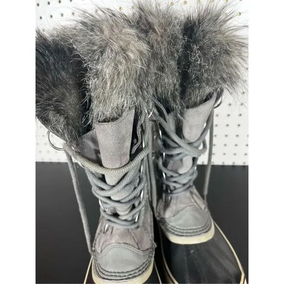 Sorel Joan of Arctic fur lined boots size 8