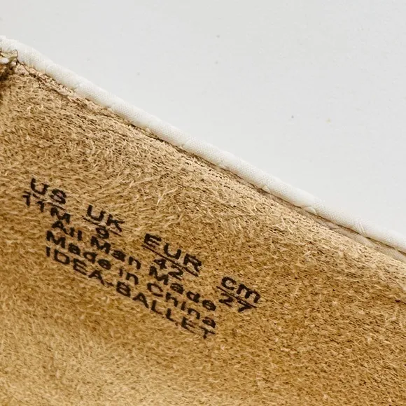 SOUL Naturalizer Cream and Tan Flats with Scalloped Edge and Textured Pattern