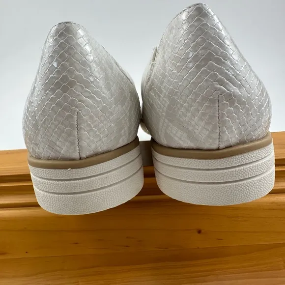 SOUL Naturalizer Cream and Tan Flats with Scalloped Edge and Textured Pattern