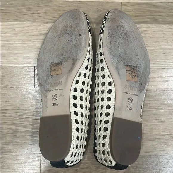 STAUD Nell Black and cream woven flats