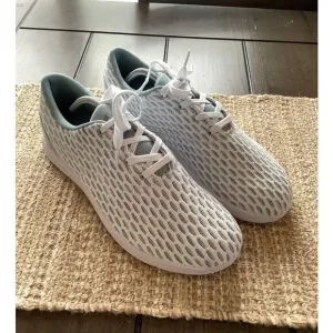 Strike Mvmnt Women's White Blue Mesh Sneakers Sz 11.5US