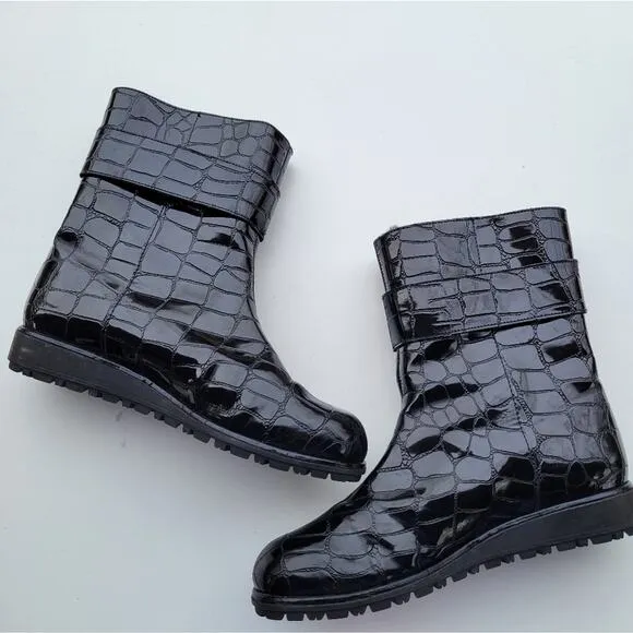Stuart Weitzman Black printed patent leather croc embossed boots fur lined 8.5