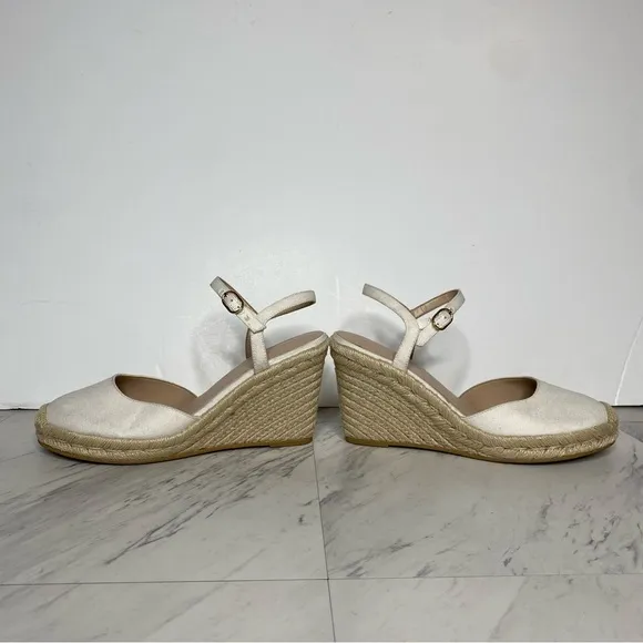 Stuart Weitzman Closed Toe Neutral Wedge Espadrille 9B