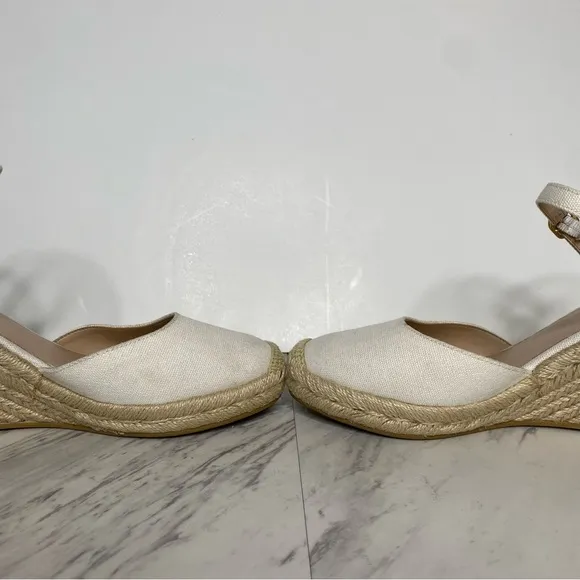 Stuart Weitzman Closed Toe Neutral Wedge Espadrille 9B