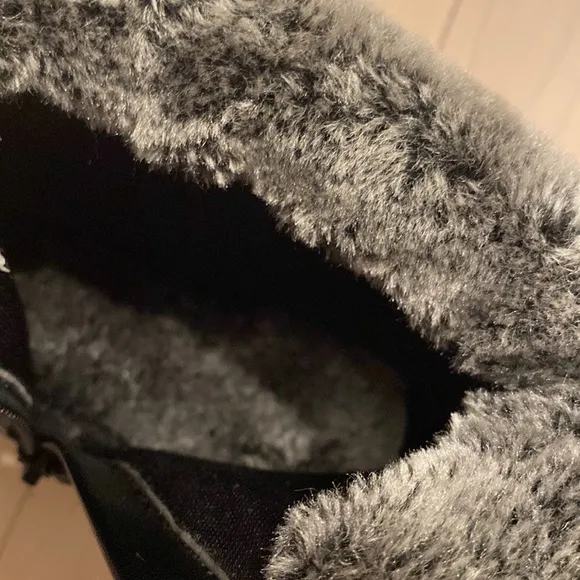 Stuart Weitzman girls Ariana faux fur snow boots