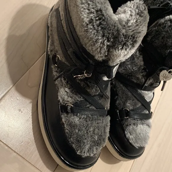 Stuart Weitzman girls Ariana faux fur snow boots