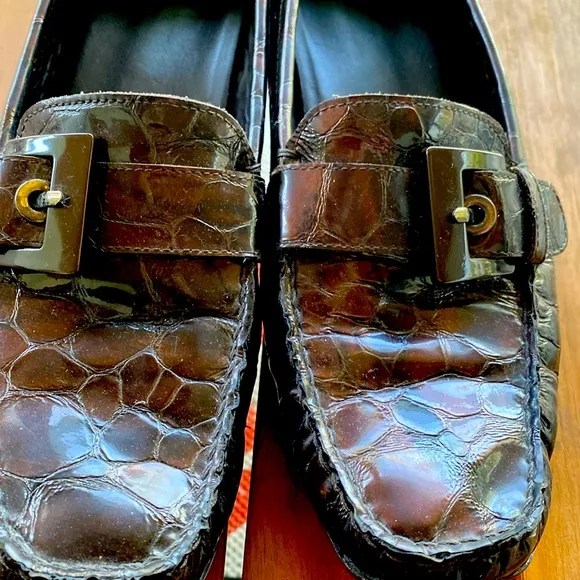 Stuart Weitzman Loafer w/ Buckle - Croc Embossed Patent Leather Brown |Size 10 M
