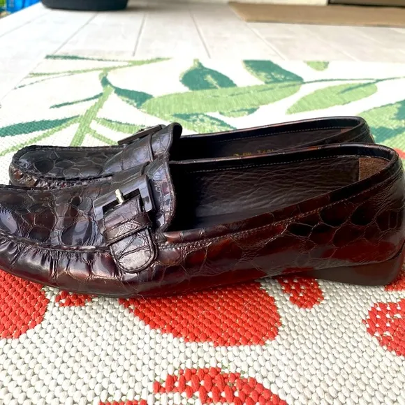 Stuart Weitzman Loafer w/ Buckle - Croc Embossed Patent Leather Brown |Size 10 M