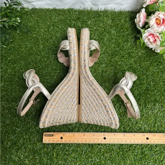 Stuart Weitzman Twist EspadrilleWedge Sandal 3” In shimmer Metallic size 9 NEW