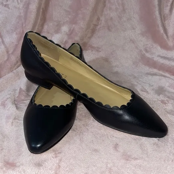 Talbots Edison Black Scalloped Leather Flats size 9