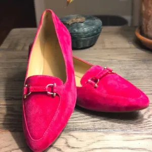 Talbots Fuscia Suede Pointed Toe Driving Loafer Flats with Gold Hardware Size 9