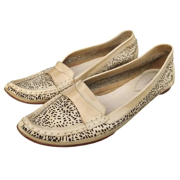Tan via spiga leather pointed toe Flats sz 9