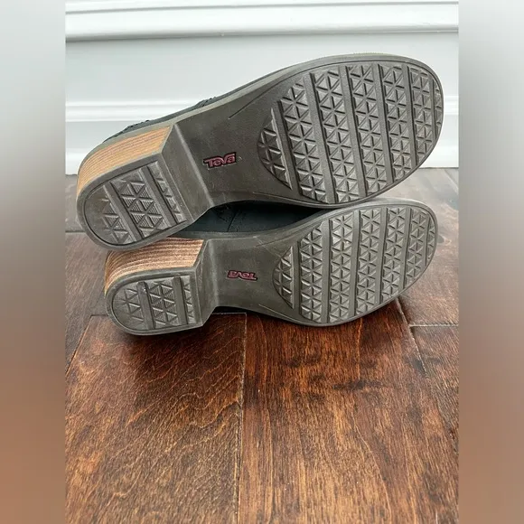Teva women Foxy waterproof Leather Harness ankle zip heel Boots grey 8