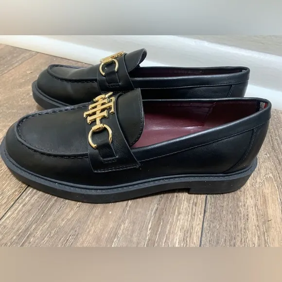 TH Logo Chain Leather Loafer Size 8