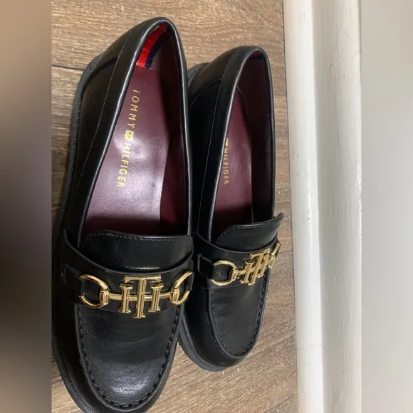 TH Logo Chain Leather Loafer Size 8
