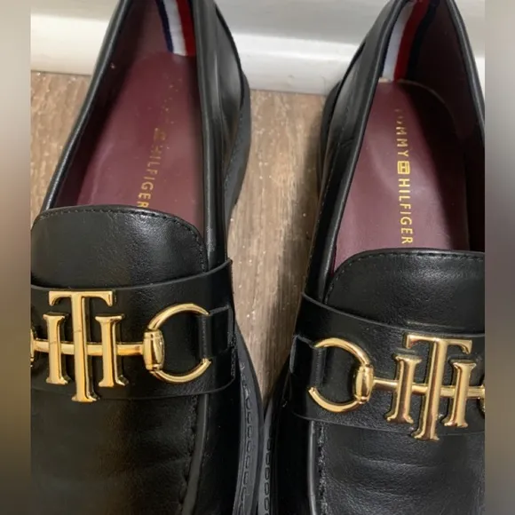 TH Logo Chain Leather Loafer Size 8