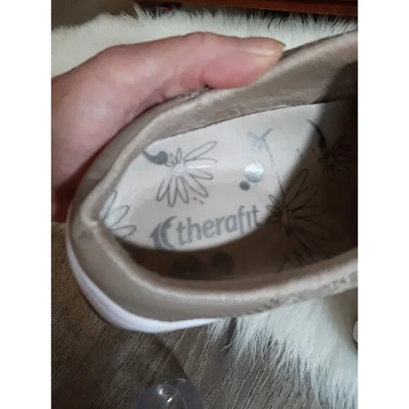 THERAFIT &quot;Dawn&quot; Women's Size 9.5 Slip-On Sneakers Tan