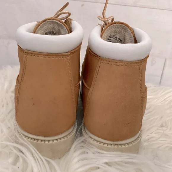 Timberland Size 7M Nellie 23346 Tan Waterproof Chukka Boots Flaw
