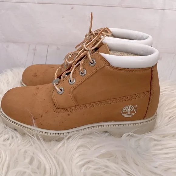 Timberland Size 7M Nellie 23346 Tan Waterproof Chukka Boots Flaw