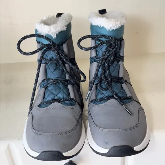 Timberland Women’s Boroughs Project Waterproof Boots Size 10