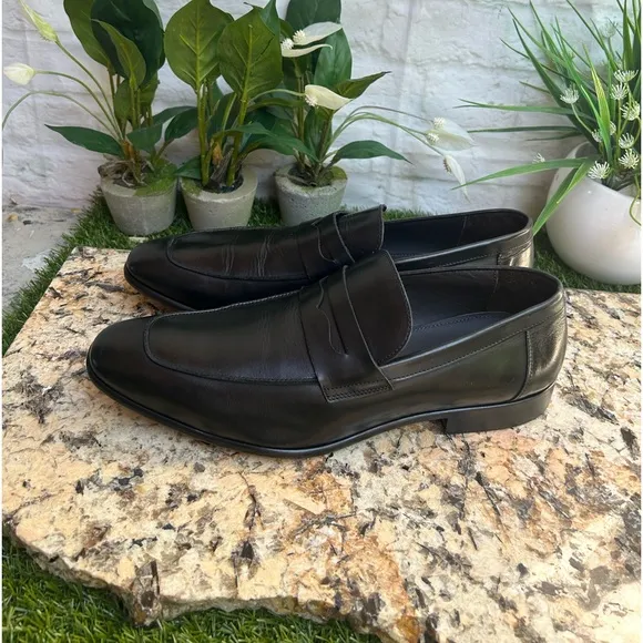 To Boot New York men Nova Penny Loafer black Size 8.5 gently used