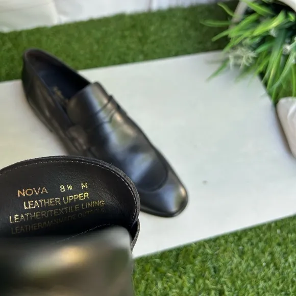 To Boot New York men Nova Penny Loafer black Size 8.5 gently used