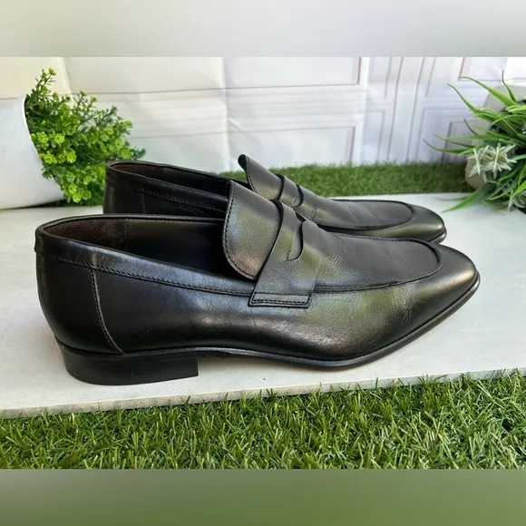 To Boot New York men Nova Penny Loafer black Size 8.5 gently used