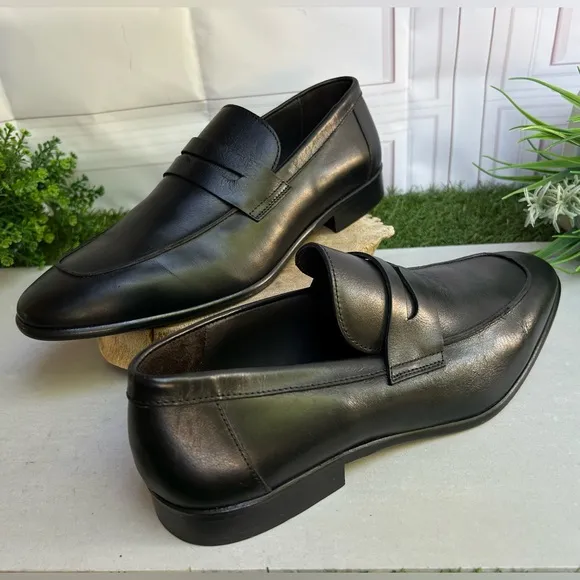 To Boot New York men Nova Penny Loafer black Size 8.5 gently used
