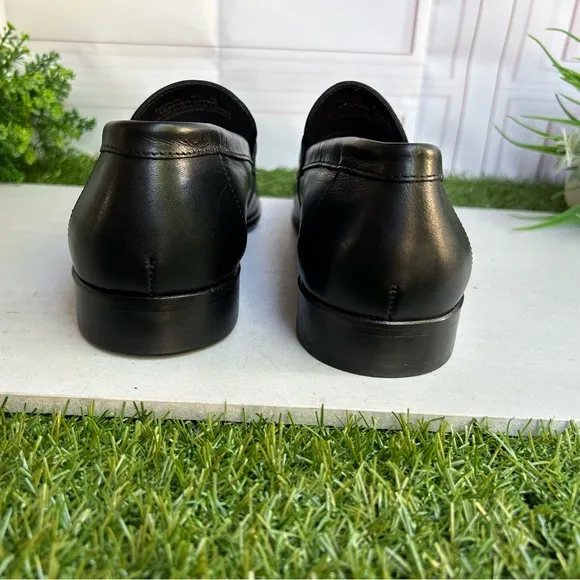To Boot New York men Nova Penny Loafer black Size 8.5 gently used