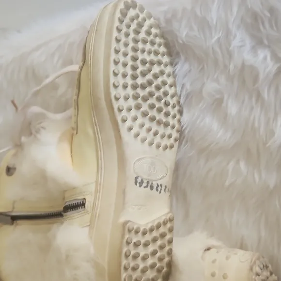 TOD'S FUR BOOTS