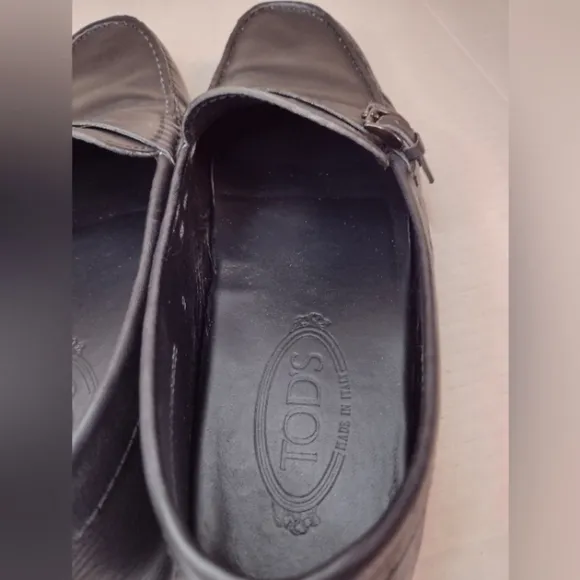 TODS men's black loafers size (9)