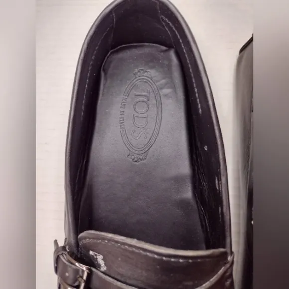 TODS men's black loafers size (9)