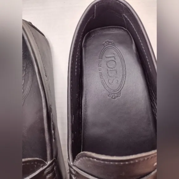 TODS men's black loafers size (9)