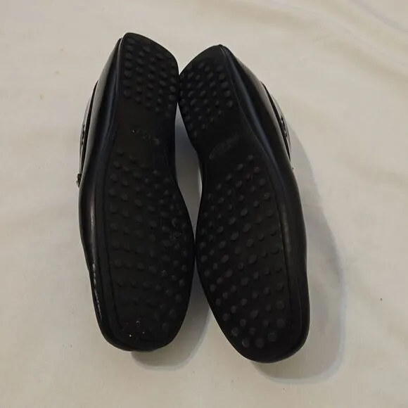 TOD’S Mens leather moccasin loafers metal logo in perfect condition size 8