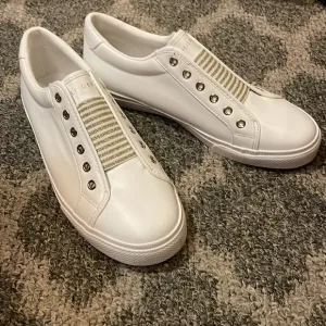 Tommy Hilfiger slip on white sneakers