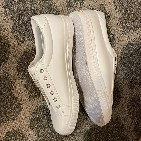 Tommy Hilfiger slip on white sneakers