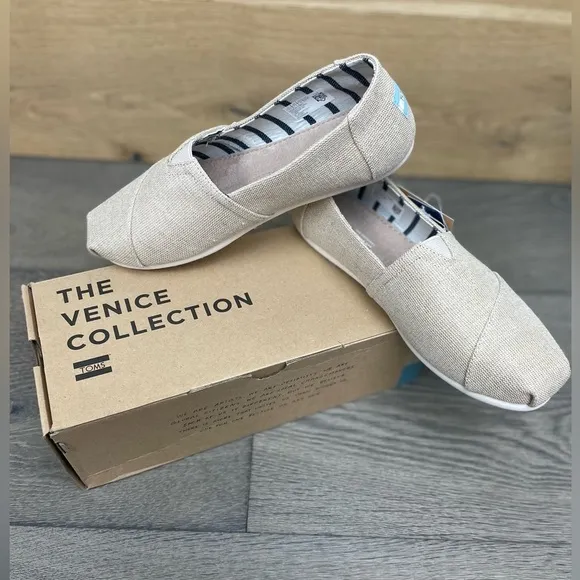 TOMS Seasonal Classic Alpargata woman’s Flats Size 9.5W. New in Box
