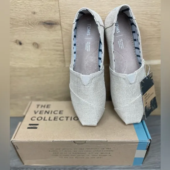 TOMS Seasonal Classic Alpargata woman’s Flats Size 9.5W. New in Box