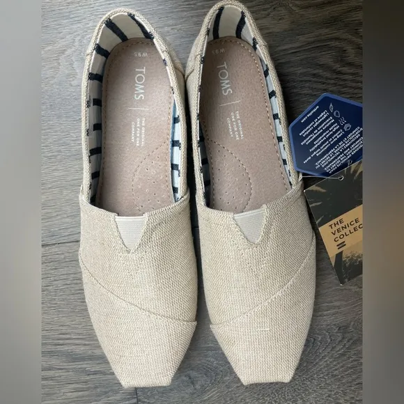 TOMS Seasonal Classic Alpargata woman’s Flats Size 9.5W. New in Box